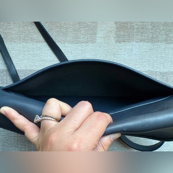 COACH Vintage City Navy Blue Leather Crossbody Shoulder Bag
Handbag Purse 9790 - Picture 12 of 13